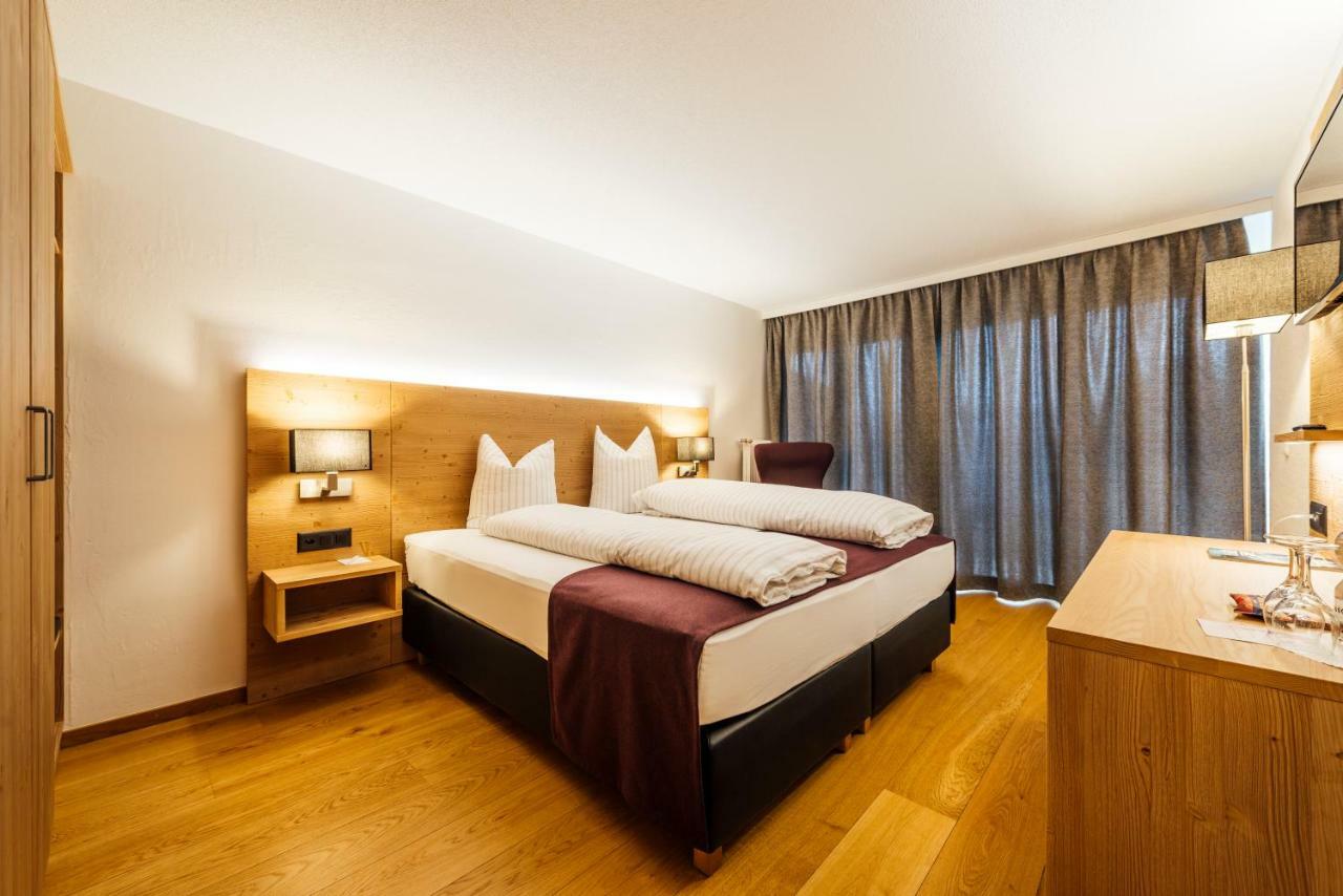 Hotel-Restaurant Bellevue Flims Exteriör bild