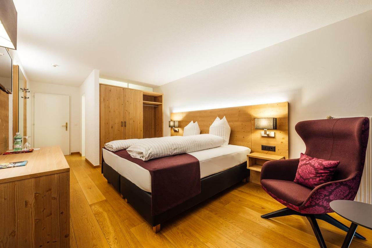 Hotel-Restaurant Bellevue Flims Exteriör bild